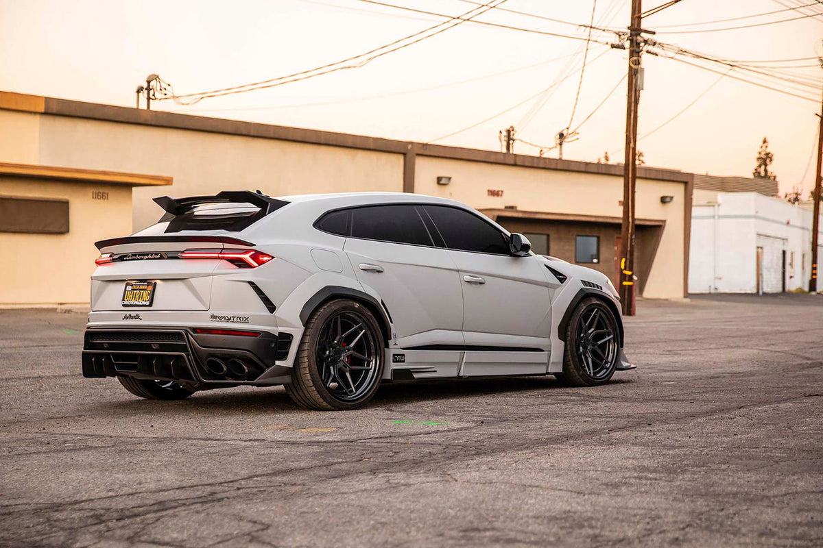 Lamborghini Urus – bodykit widebody LB-WORKS z maską dry carbon Liberty Walk – zdjęcie 15