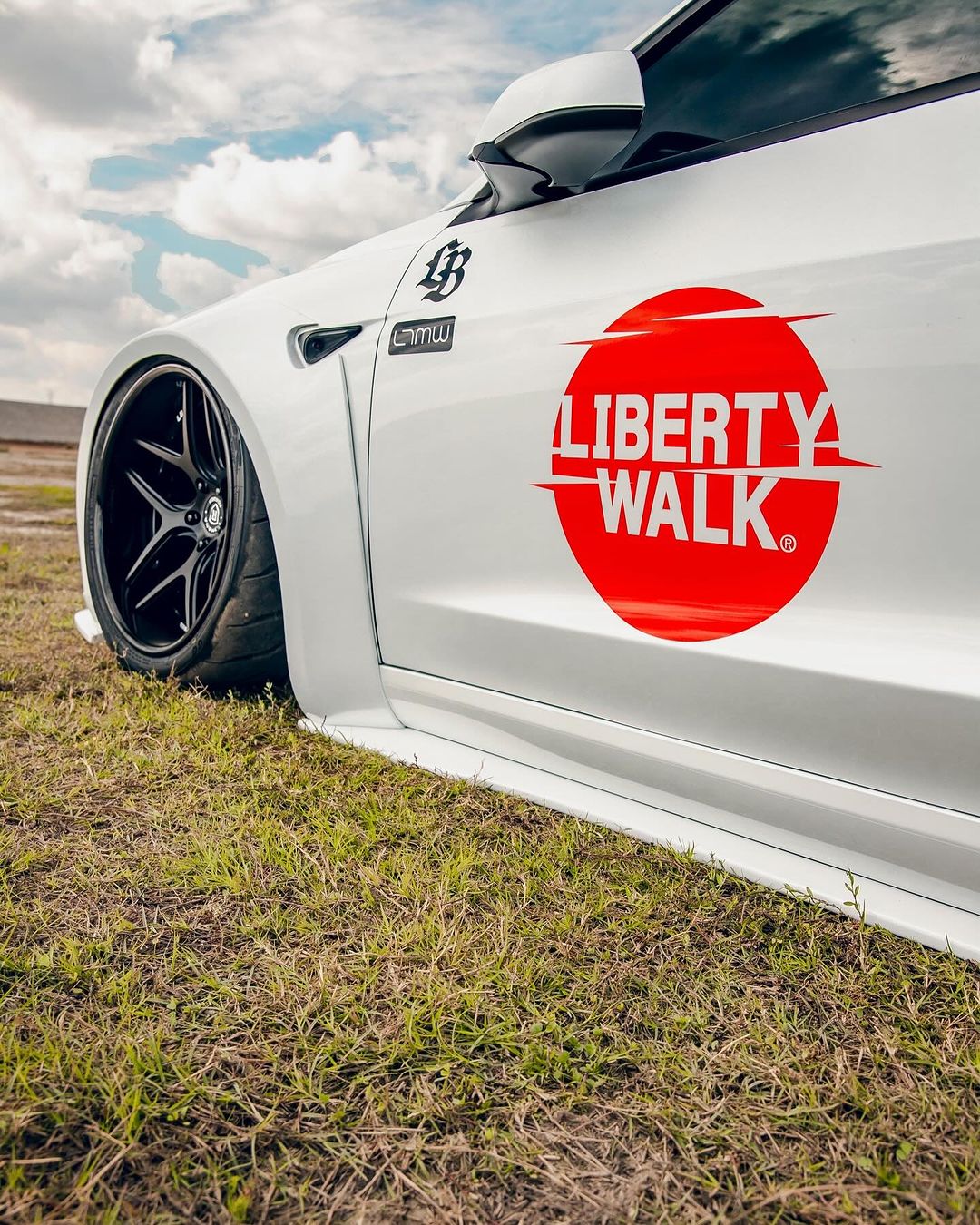 Tesla Model 3 – bodykit widebody LB-E-WORKS FRP Liberty Walk – zdjęcie 5