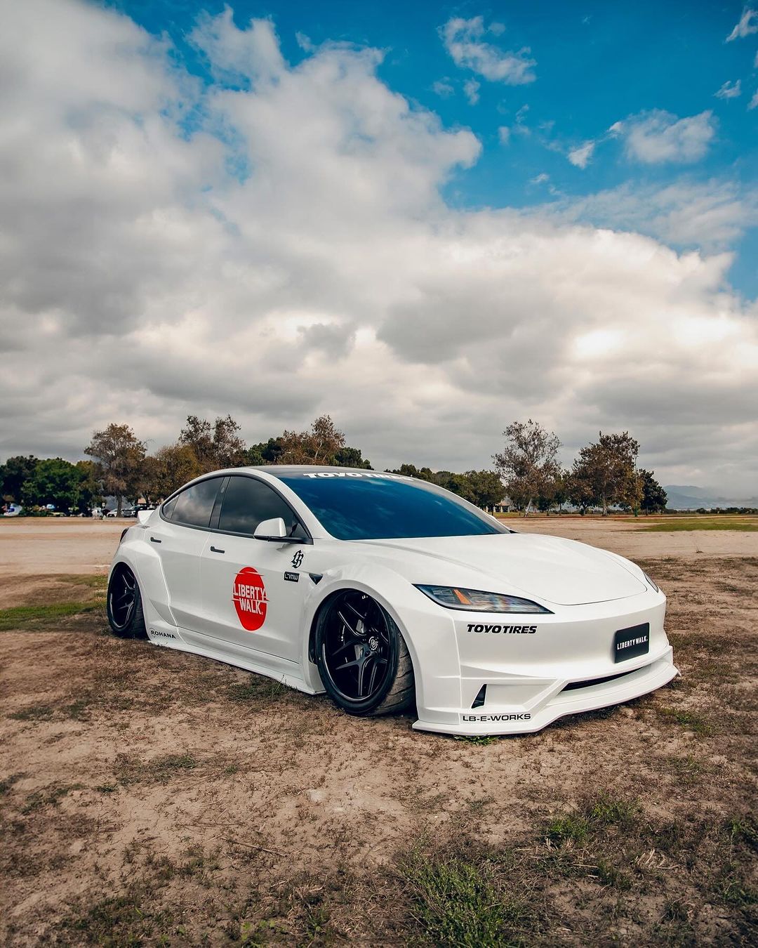 Tesla Model 3 – bodykit widebody LB-E-WORKS FRP Liberty Walk – zdjęcie 6