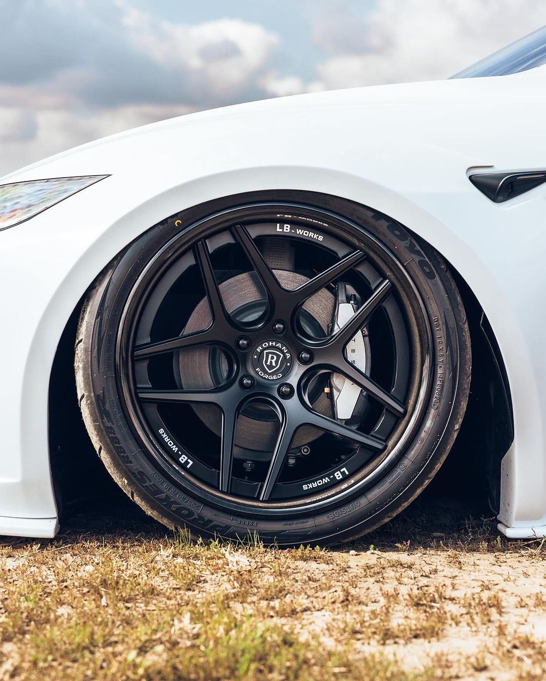 Tesla Model 3 – bodykit widebody LB-E-WORKS FRP Liberty Walk – zdjęcie 9
