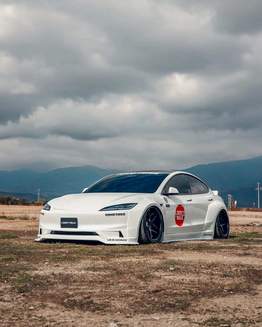 Tesla Model 3 – bodykit widebody LB-E-WORKS FRP Liberty Walk – zdjęcie 10