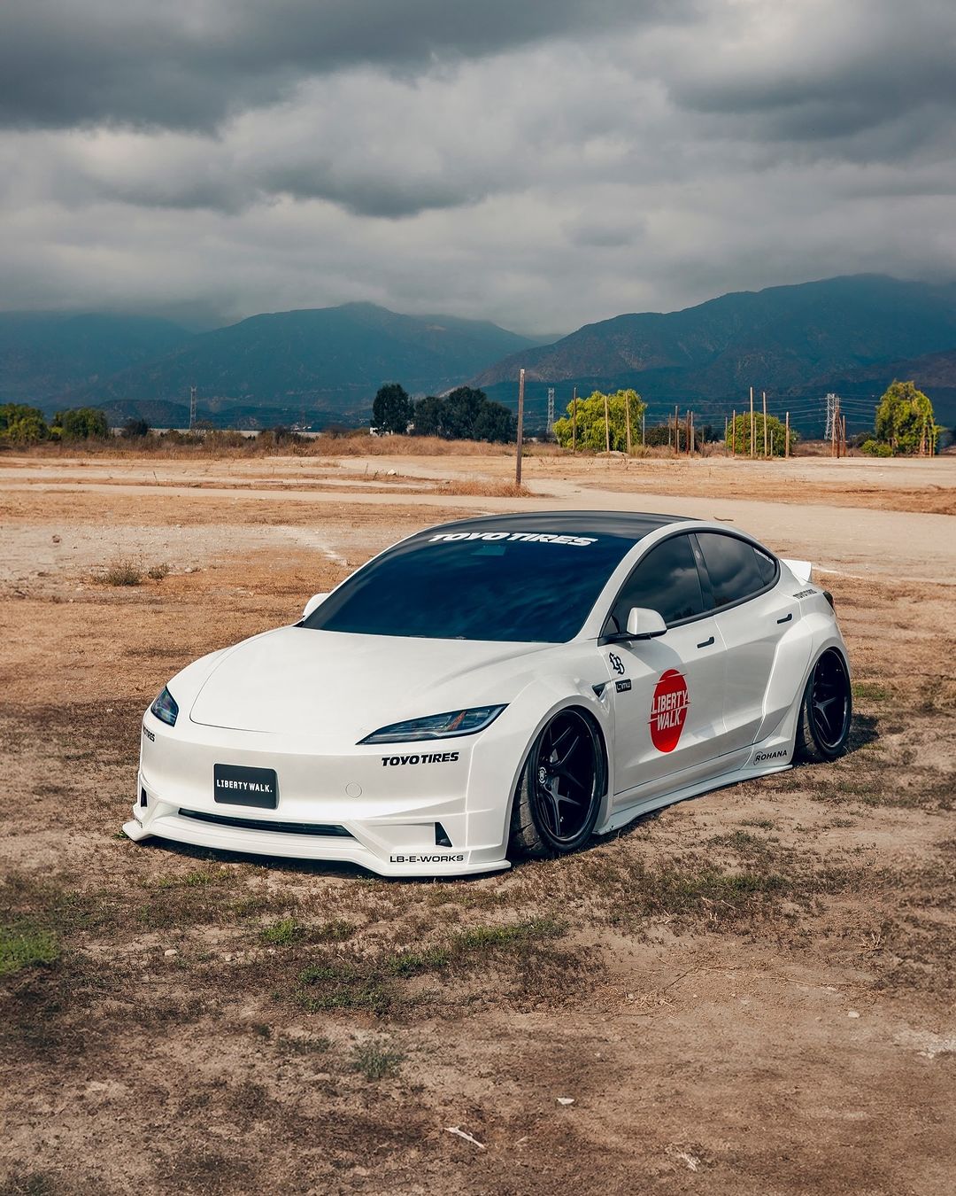 Tesla Model 3 – bodykit widebody LB-E-WORKS FRP Liberty Walk – zdjęcie 8