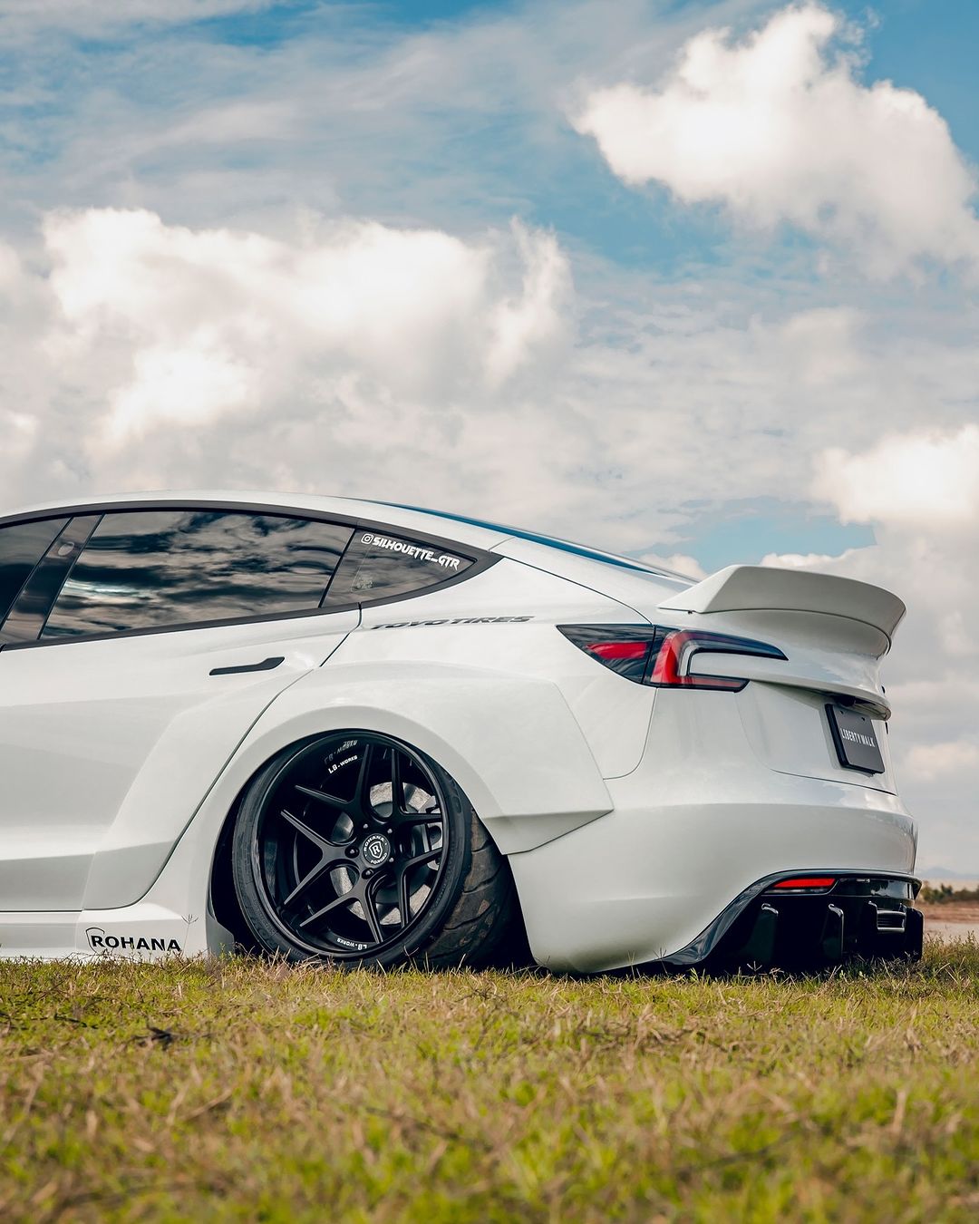 Tesla Model 3 – bodykit widebody LB-E-WORKS FRP Liberty Walk – zdjęcie 15