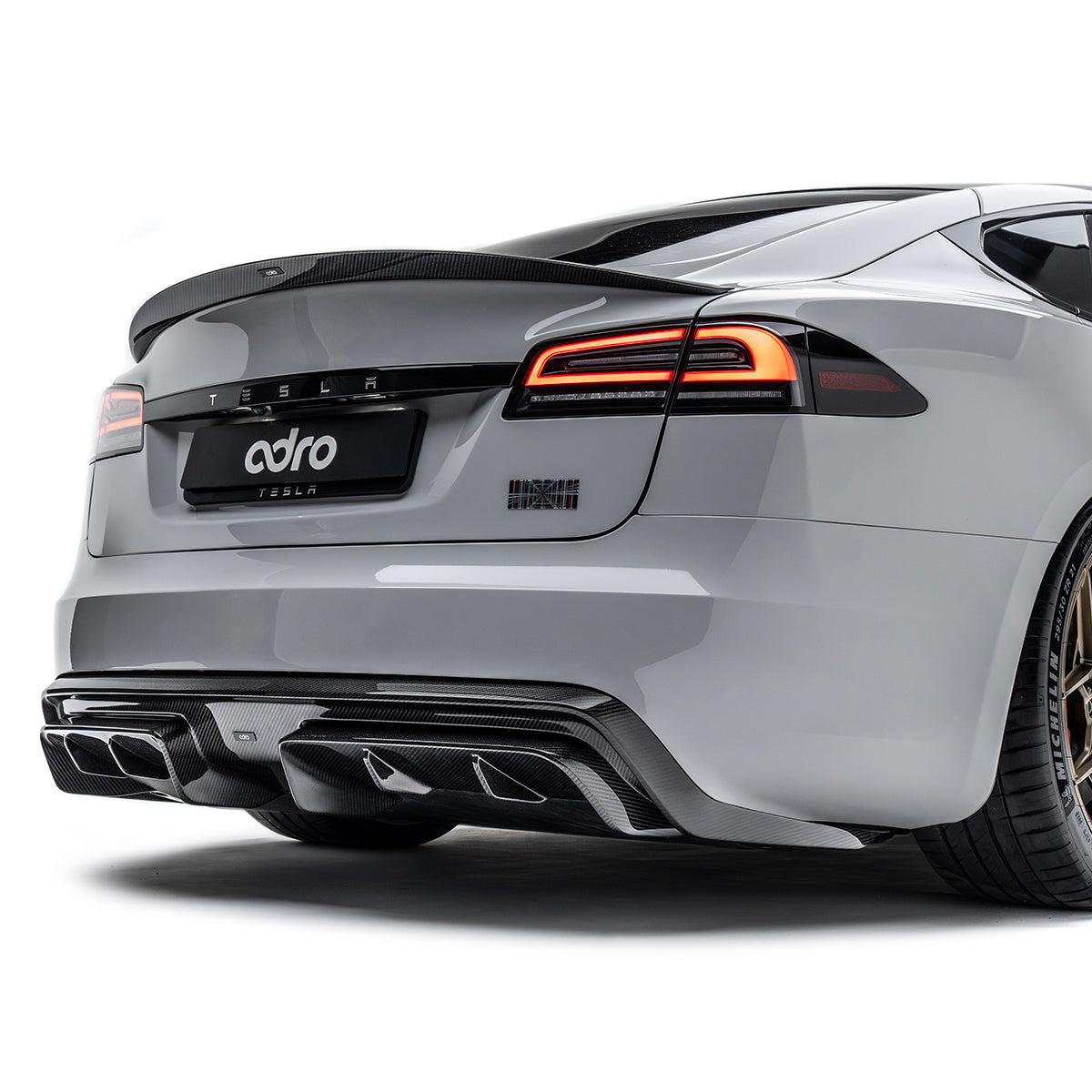 tesla-model-s-carbon-fiber-rear-diffuser_image_1