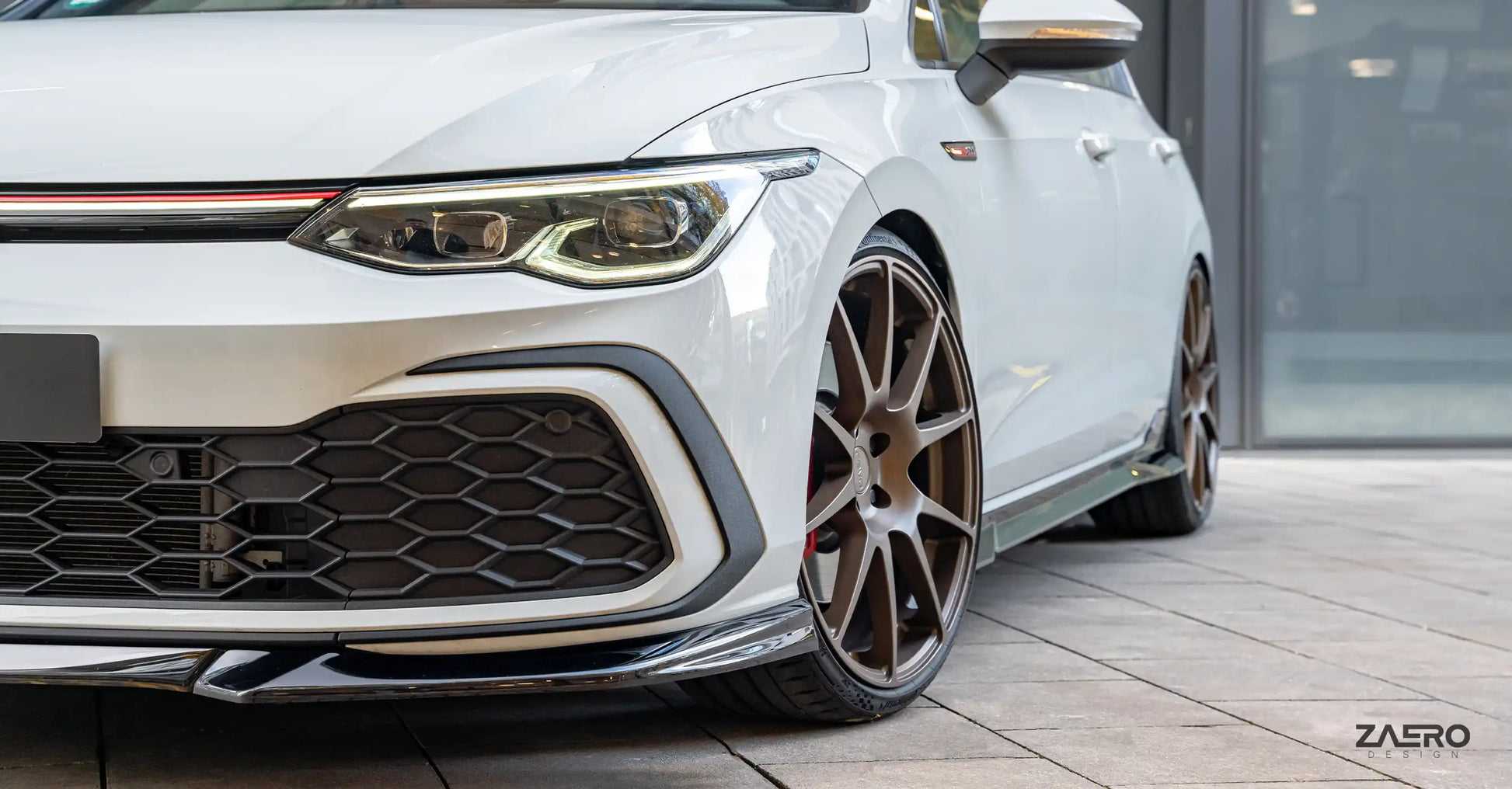 ZAERO DESIGN Progi boczne VW Golf 8 R (2020–2024)