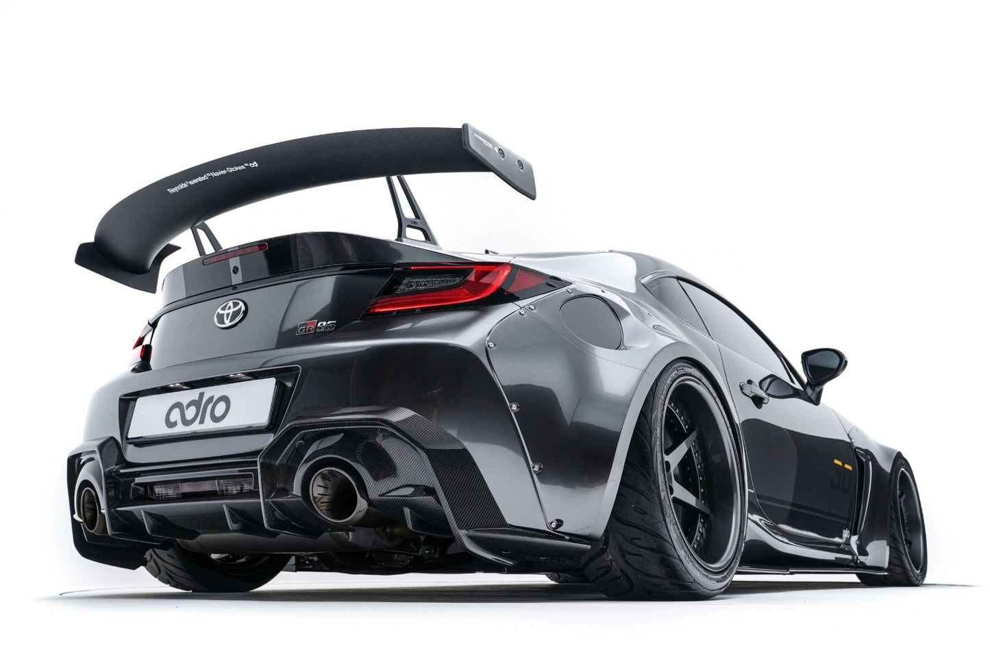 Subaru BRZ / Toyota GR86 – skrzydło Swan Neck AT-R1 carbon ADRO
