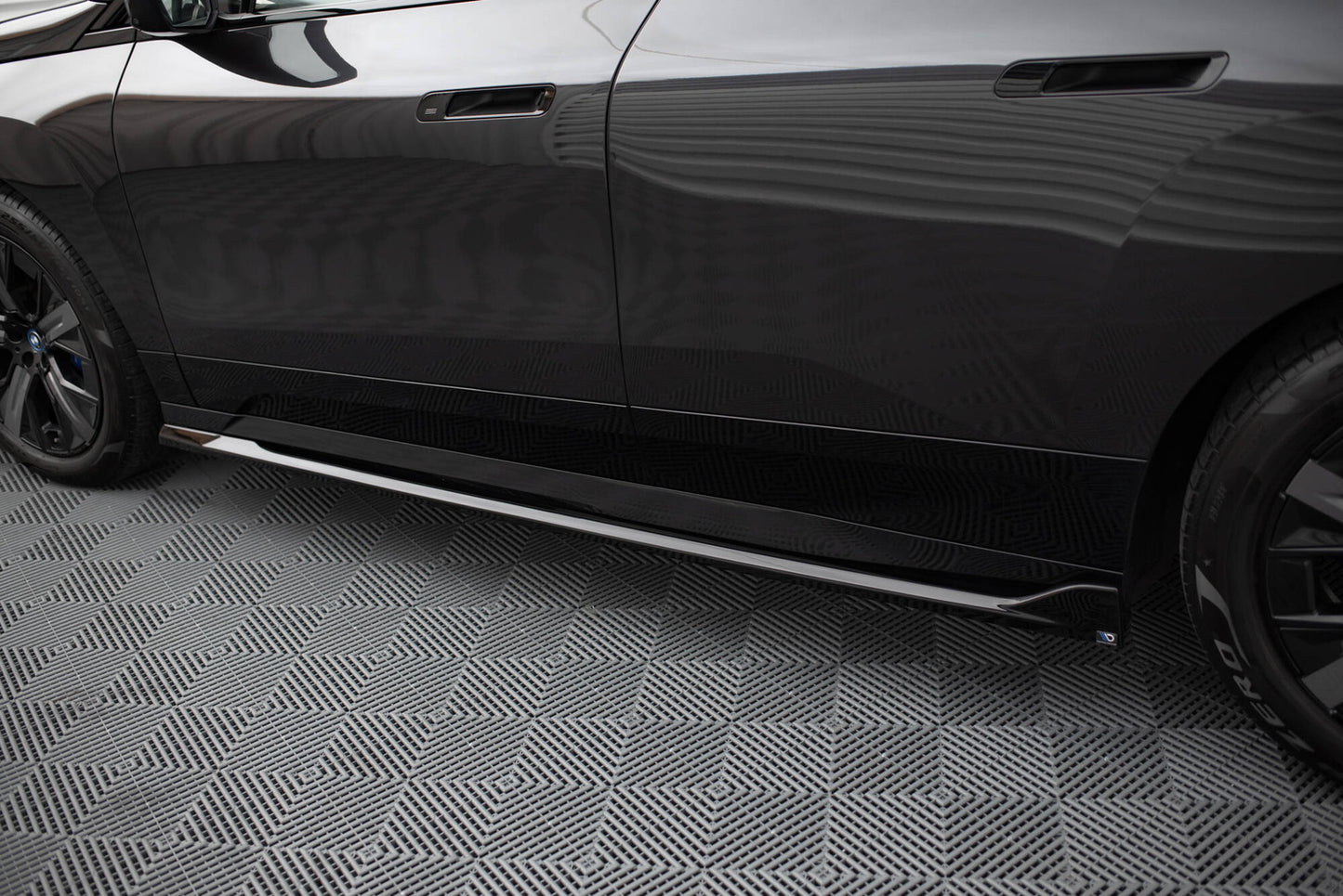 Dokładki Progów BMW iX M-Pack Maxton Design