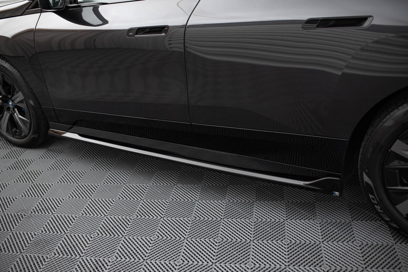 Dokładki Progów BMW iX M-Pack Maxton Design