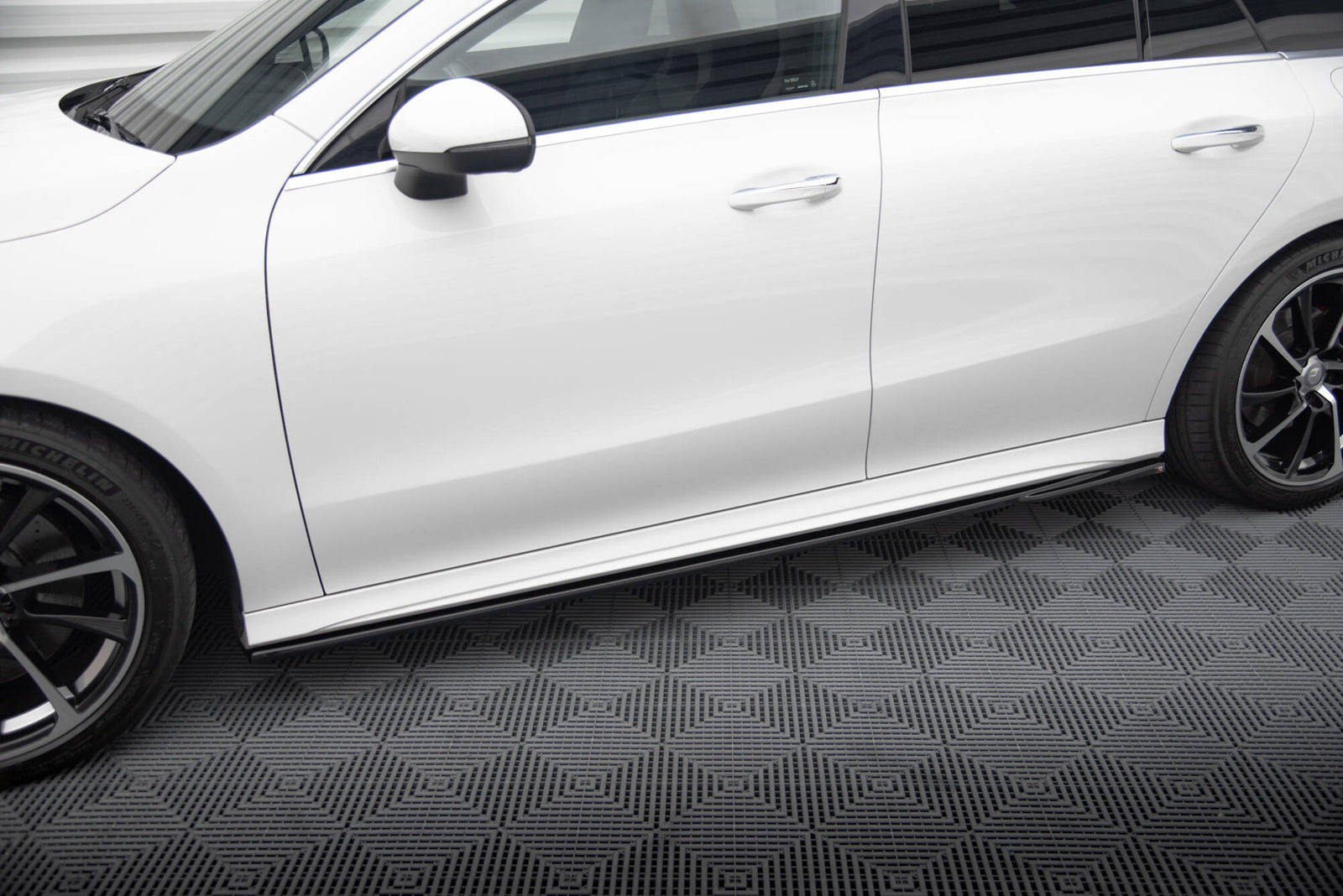 Dokładki Progów Mercedes CLA C118 AMG-Line Maxton