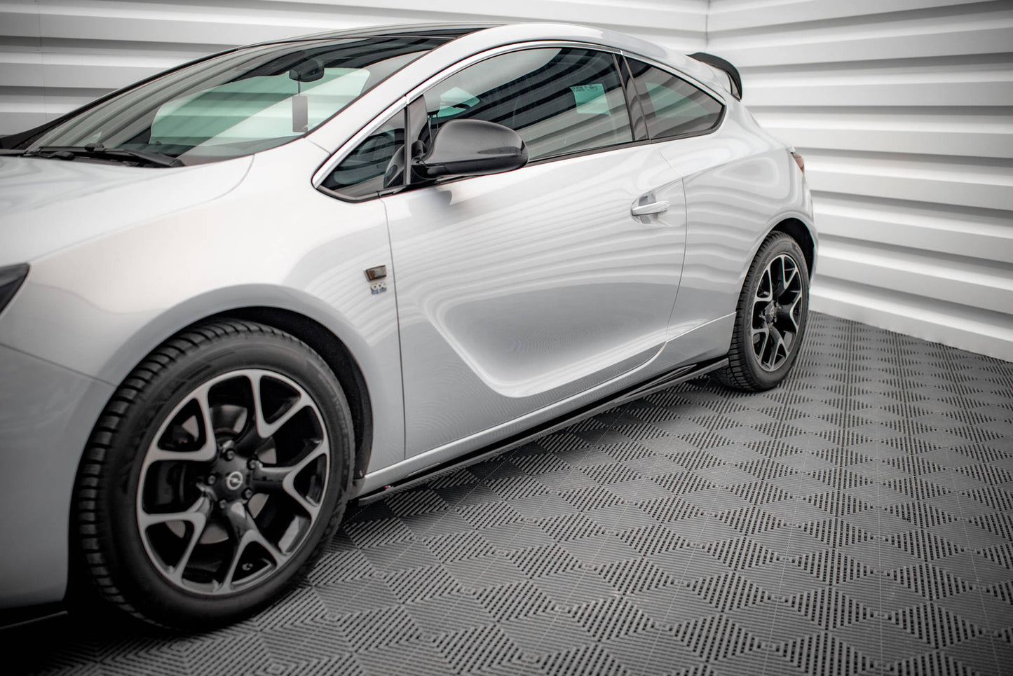 Dokładki Progów Opel Astra GTC OPC-Line J Maxton Design