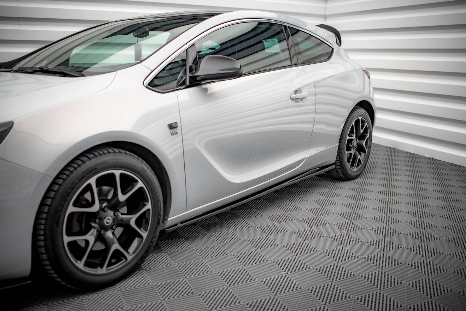 Dokładki Progów Opel Astra GTC OPC-Line J Maxton Design