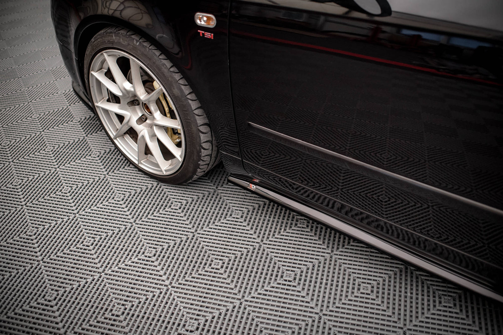 Dokładki Progów Maxton Design Seat Exeo Sedan (2008-2013)