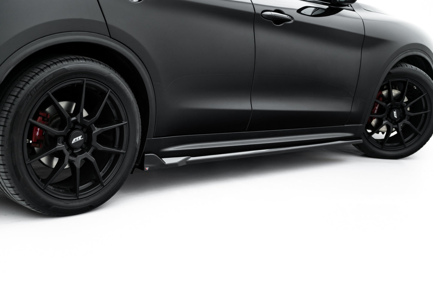 Dokładki Progów Alfa Romeo Stelvio Mk1 Maxton Design V.2