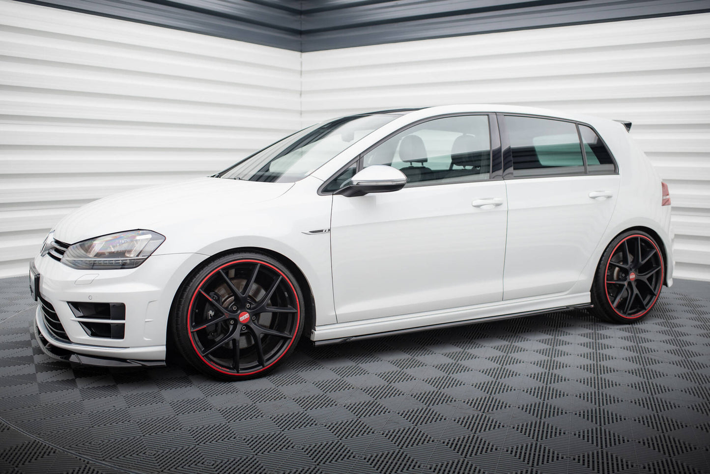 Dokładki Progów V.4 Volkswagen Golf R / R-Line Mk7 Maxton