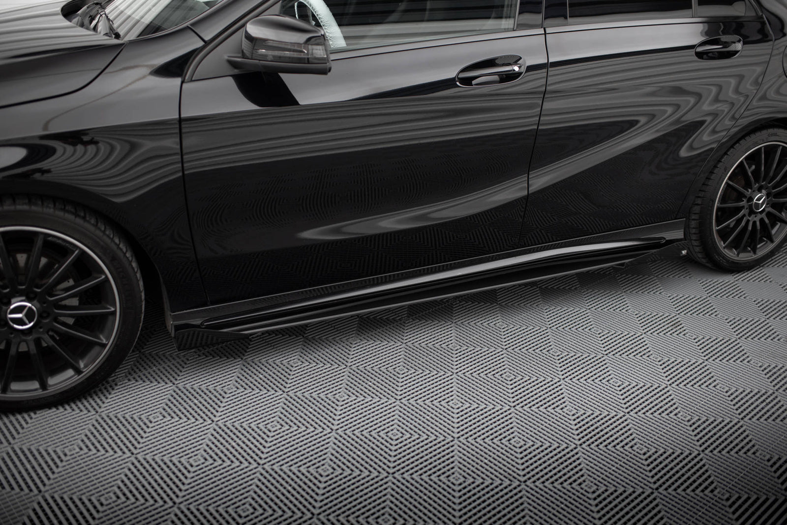 Dokładki Progów Mercedes A W176 AMG-Line Maxton Design