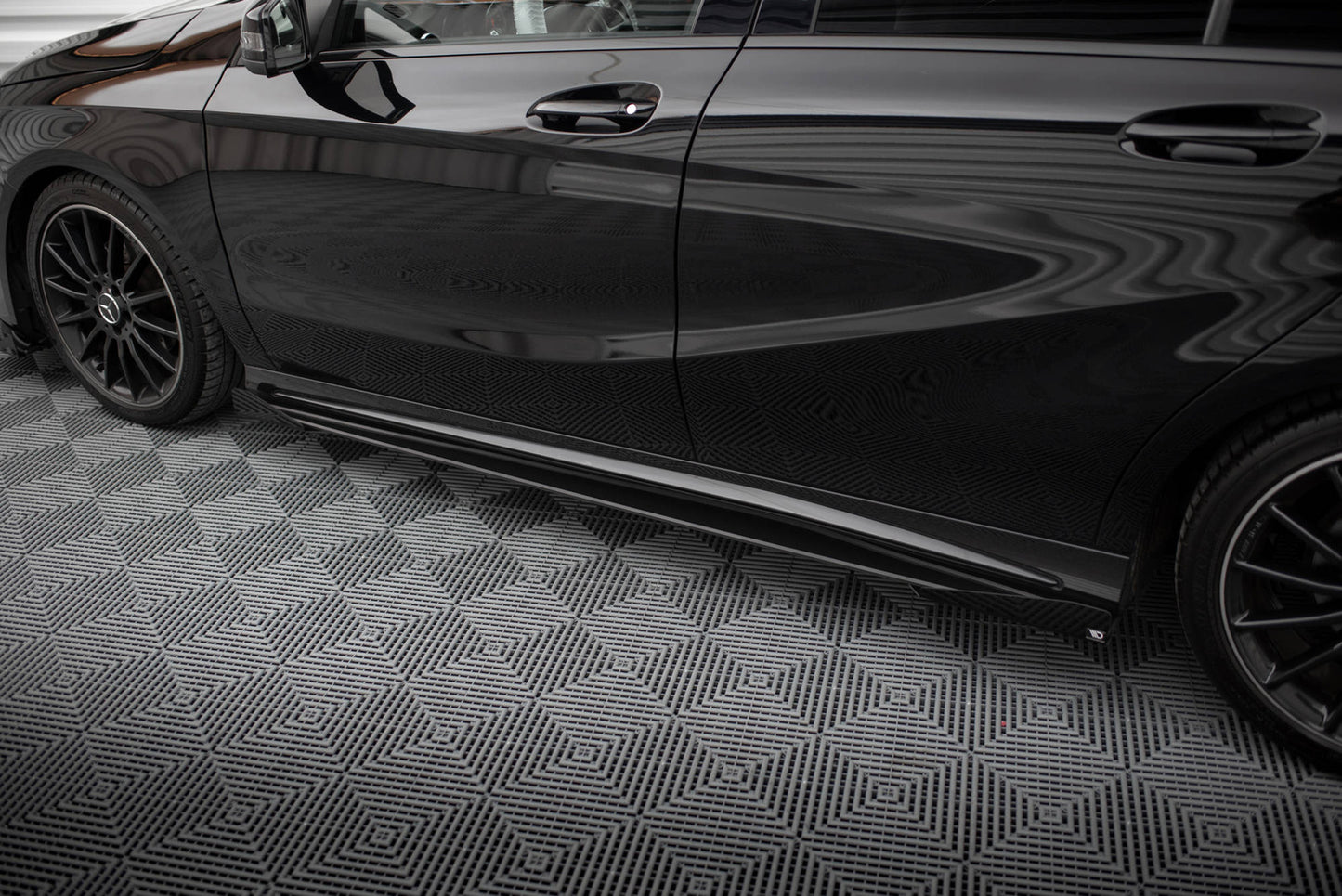 Dokładki Progów Mercedes A W176 AMG-Line Maxton Design