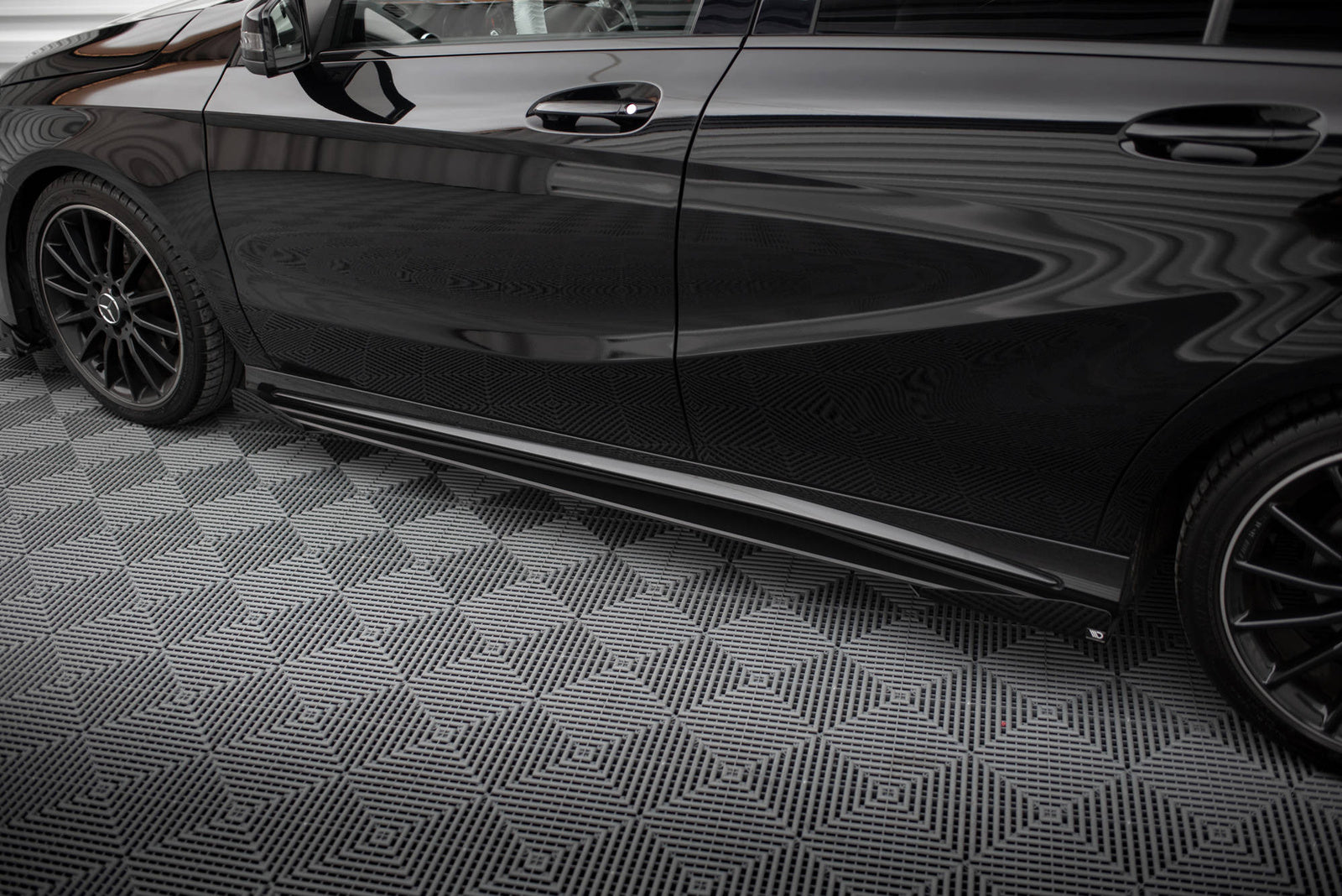 Dokładki Progów Mercedes A W176 AMG-Line Maxton Design