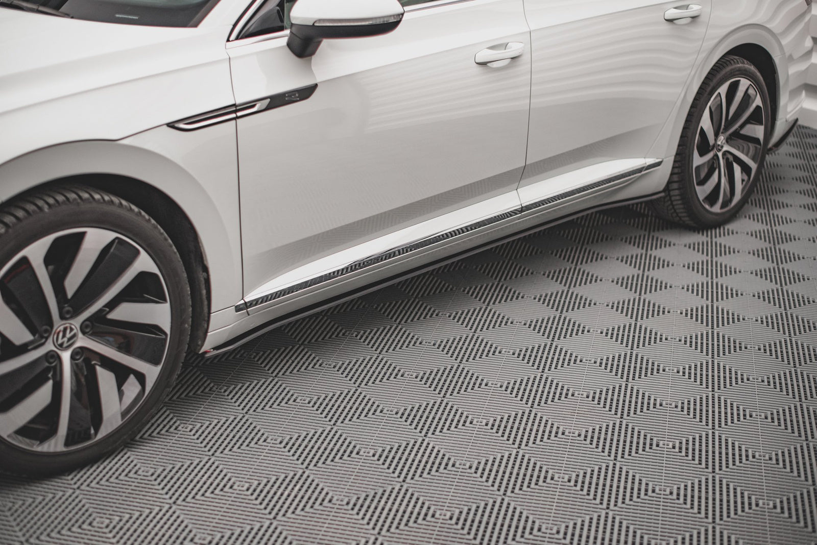 Dokładki Progów VW Arteon R/R-Line Street Pro V.1 Maxton