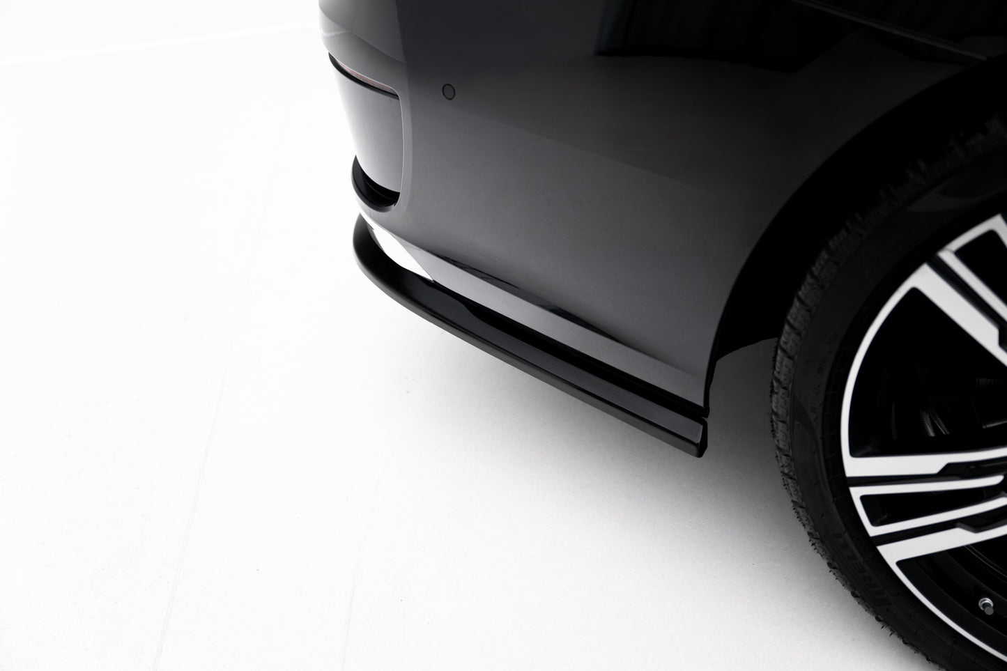 Splitter Tylny z Dyfuzorem BMW 7 G70 Maxton Design