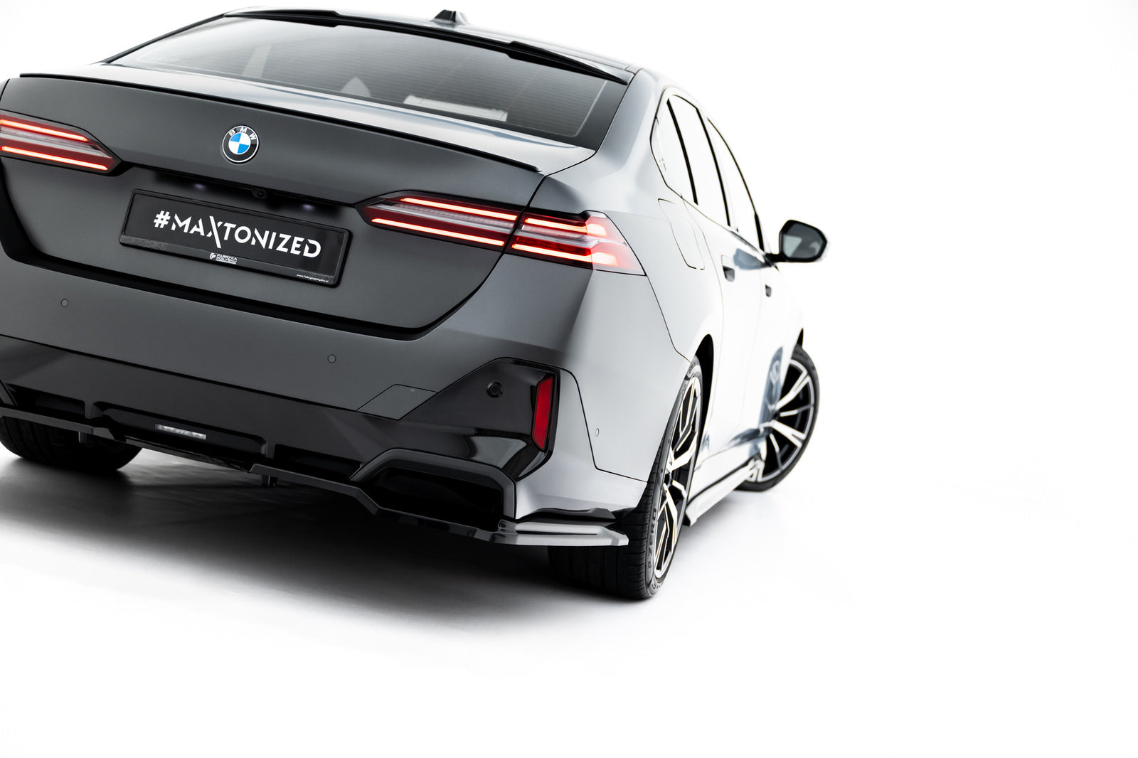 Splitter Tylny BMW 5 G60 M-Pack Maxton Design