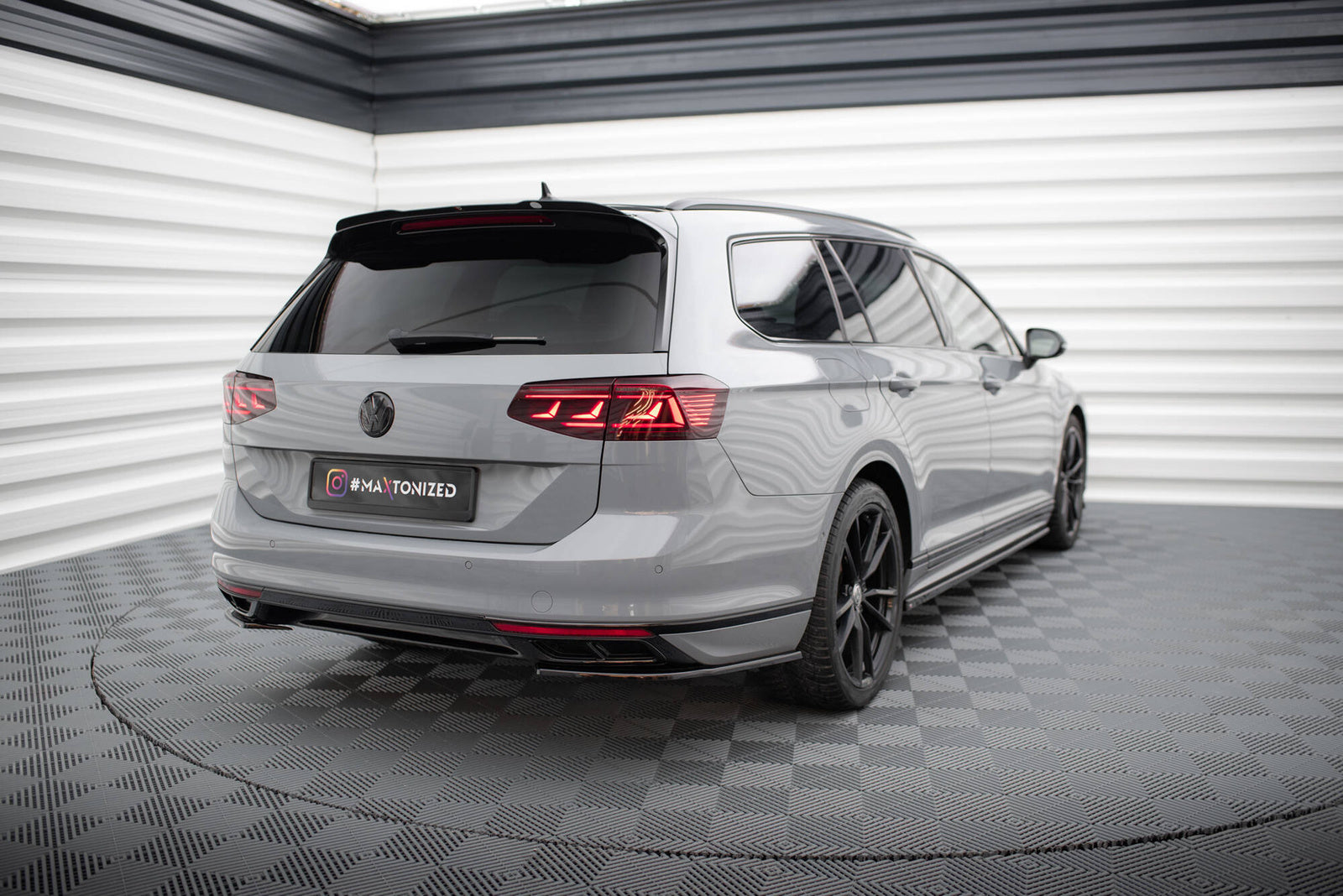 Splittery Tylne Boczne VW Passat B8 Facelift R-Line