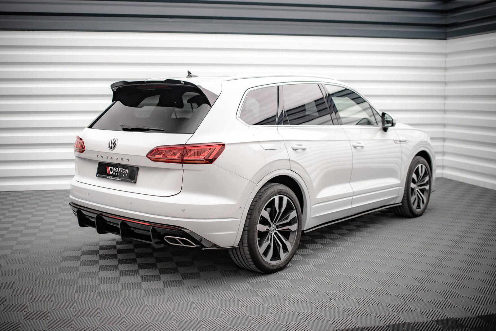 Splittery Tylne Boczne VW Touareg R-Line Mk3 Maxton