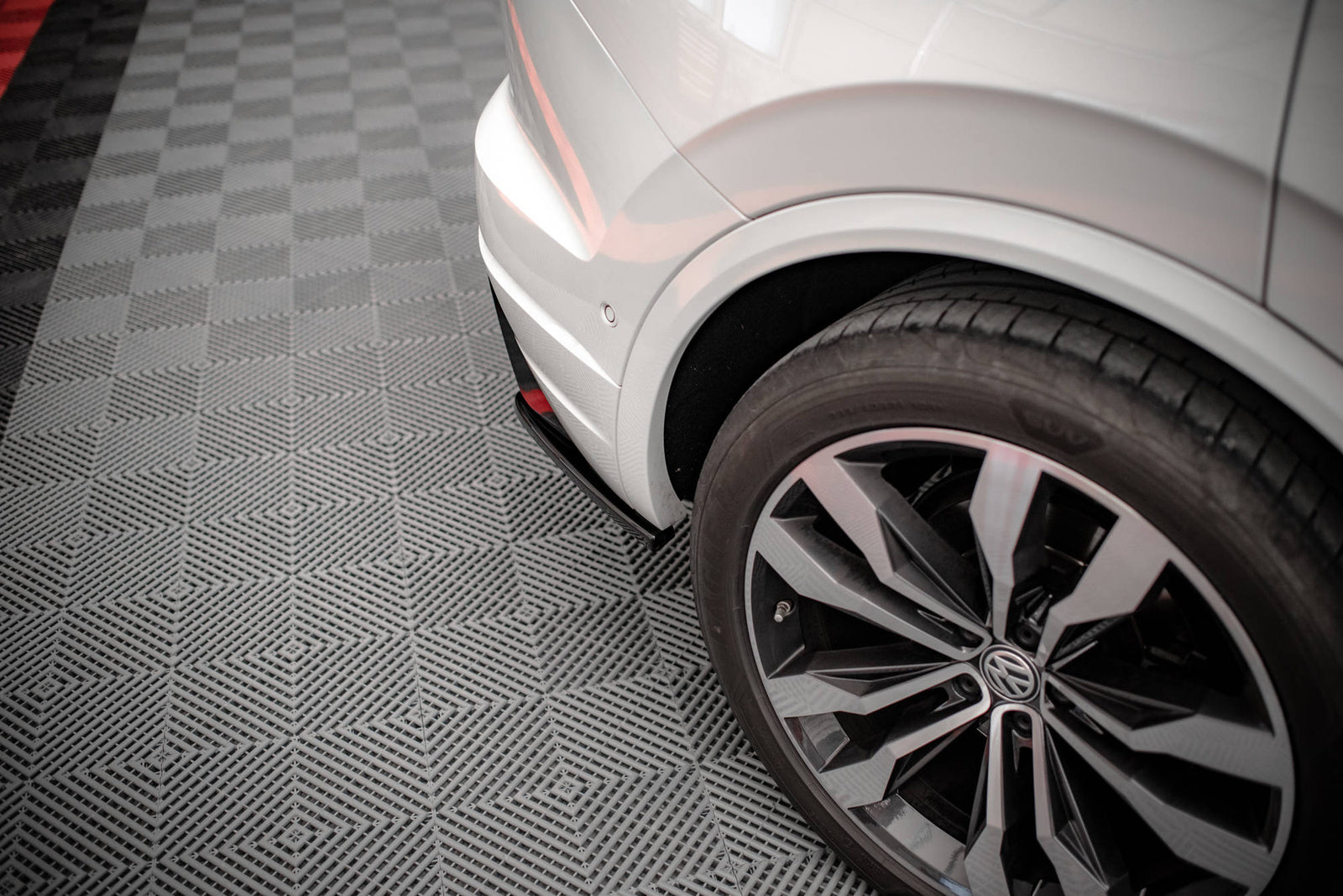 Splittery Tylne Boczne VW Touareg R-Line Mk3 Maxton