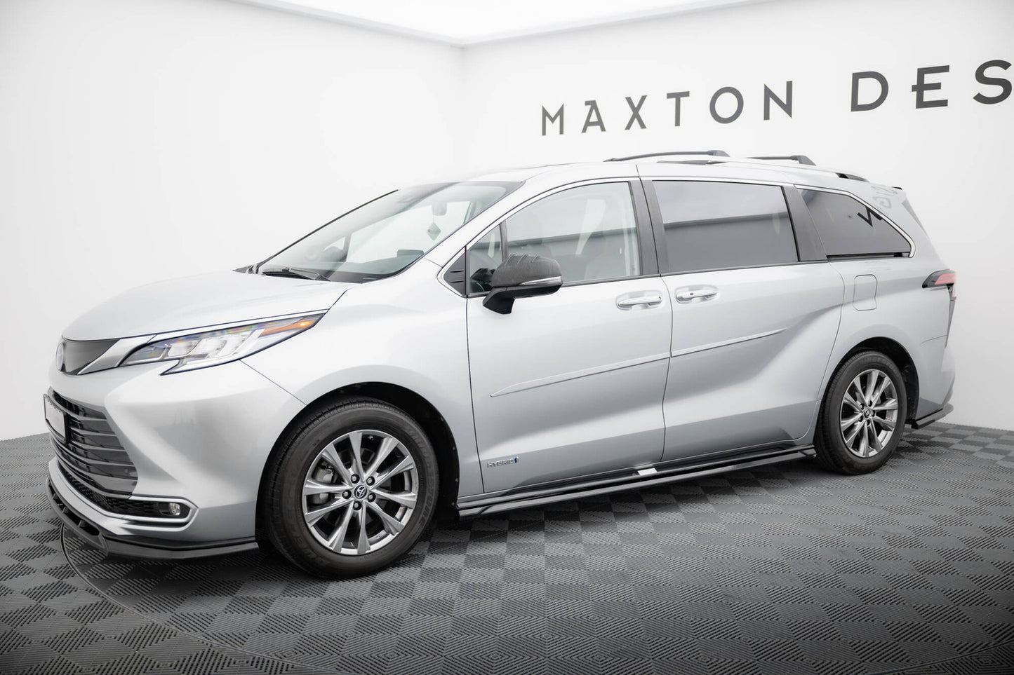 Zestaw Splitterów Maxton Design Toyota Sienna Mk4 (2020-)