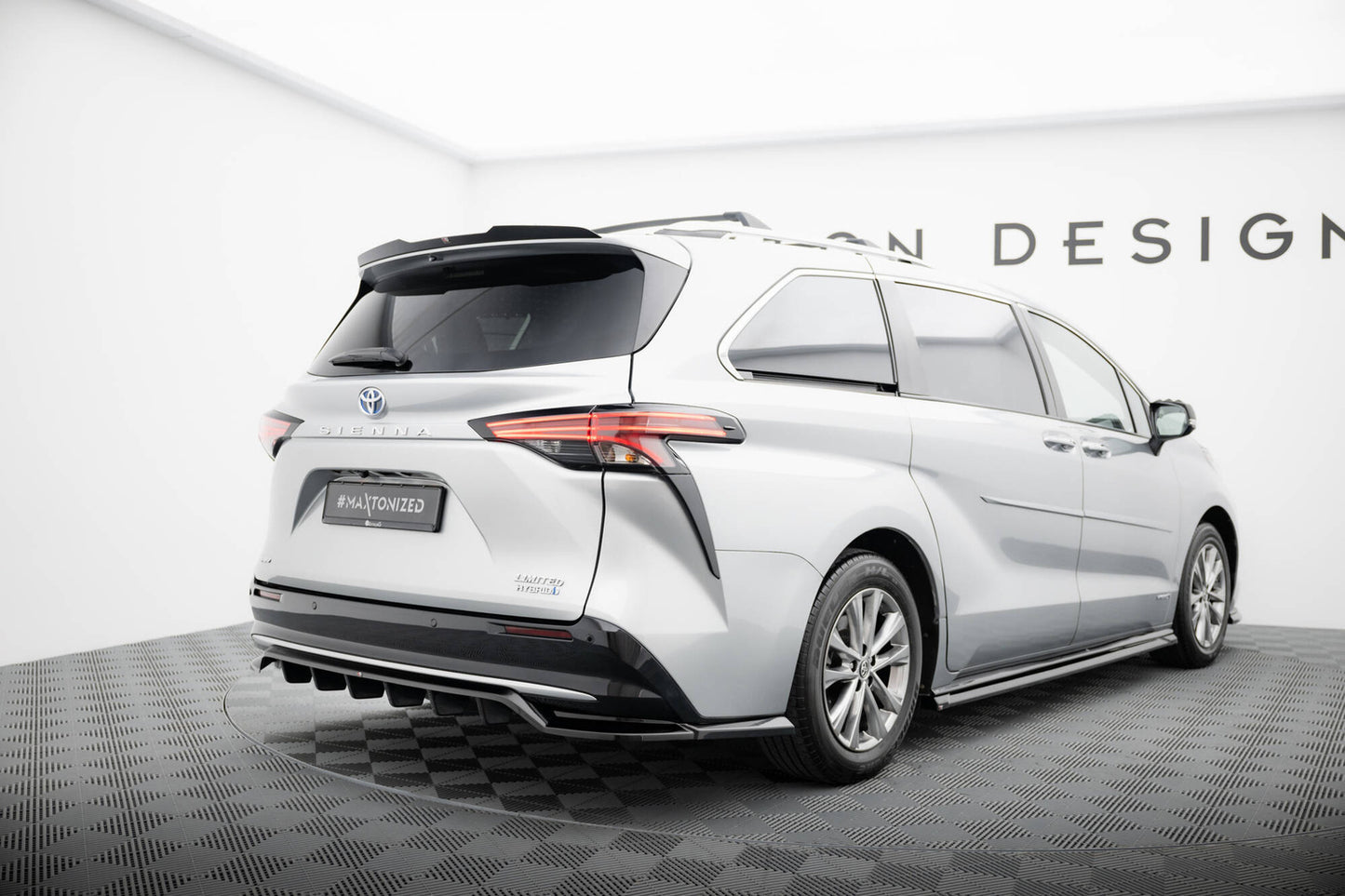 Zestaw Splitterów Maxton Design Toyota Sienna Mk4 (2020-)