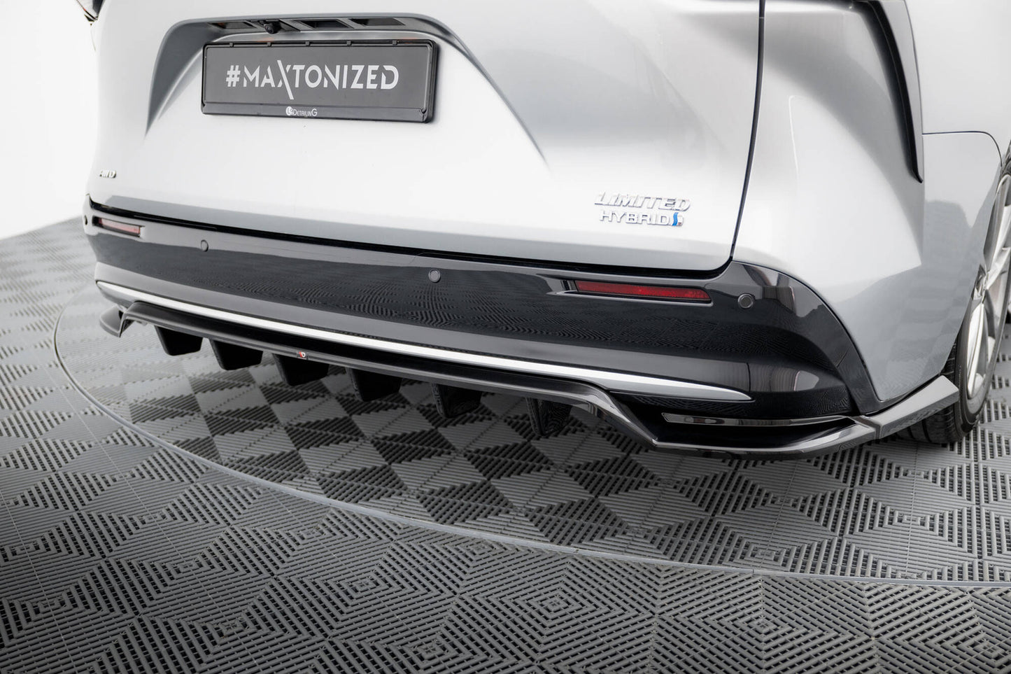 Zestaw Splitterów Maxton Design Toyota Sienna Mk4 (2020-)